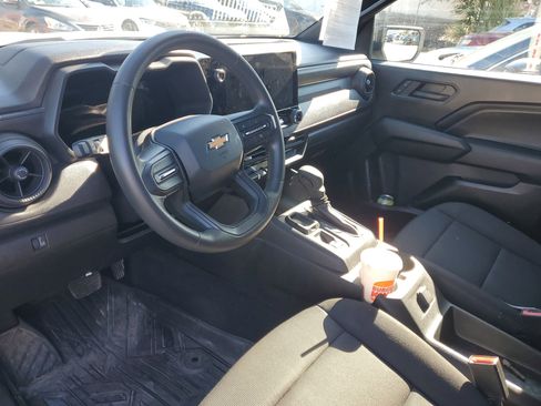 Used 2024 Chevrolet Colorado W/T image 11