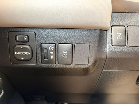Used 2013 Toyota RAV4 XLE AWD/4WD image 19