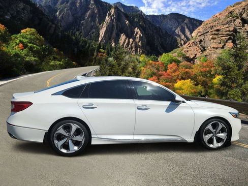 Used 2020 Honda Accord Touring image 2