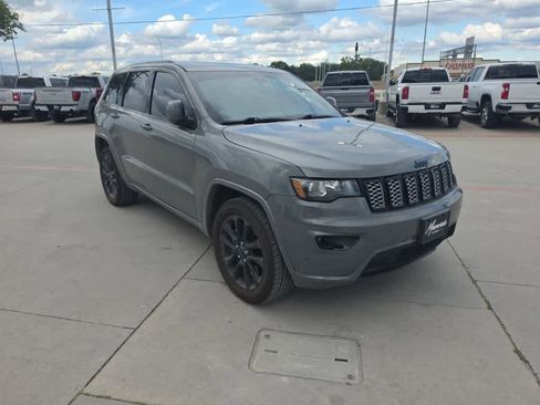 Used 2021 Jeep Grand Cherokee Laredo X RWD image 4