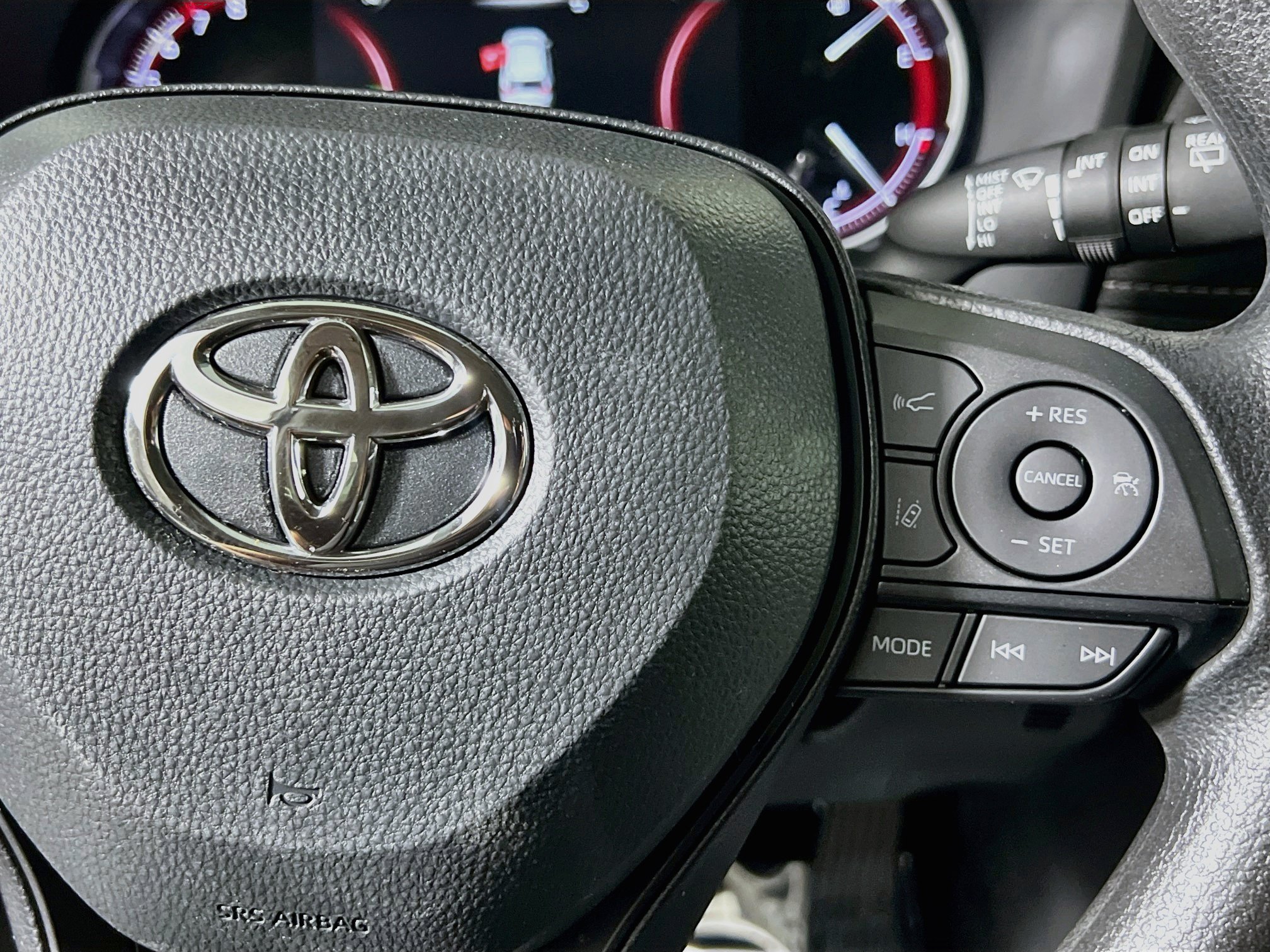 Used 2025 Toyota RAV4 XLE FWD image 20