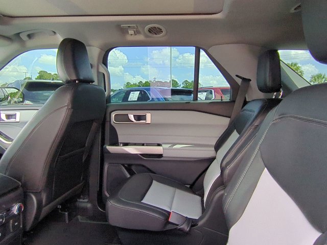 Used 2022 Ford Explorer XLT w/ Equipment Group 202A RWD image 15