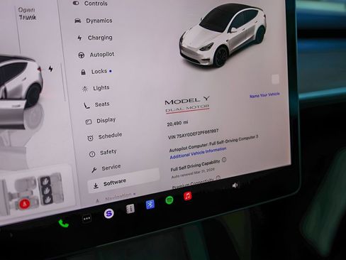 Used 2023 Tesla Model Y Performance image 17