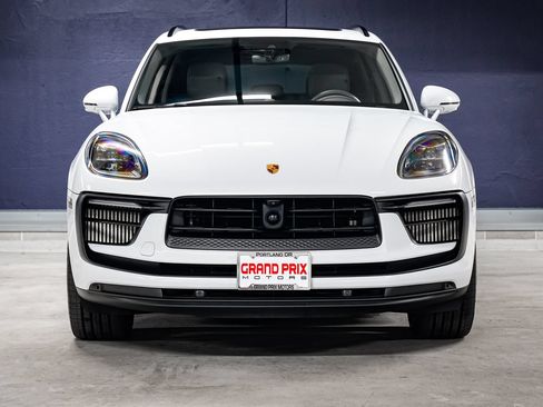 Used 2024 Porsche Macan S AWD/4WD image 5