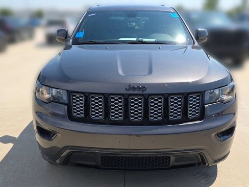 Used 2018 Jeep Grand Cherokee Altitude AWD/4WD image 8