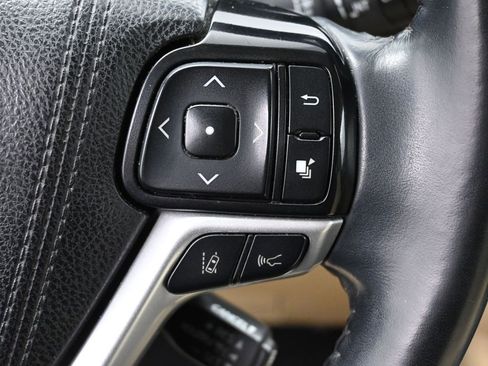 Used 2019 Toyota Highlander XLE image 18