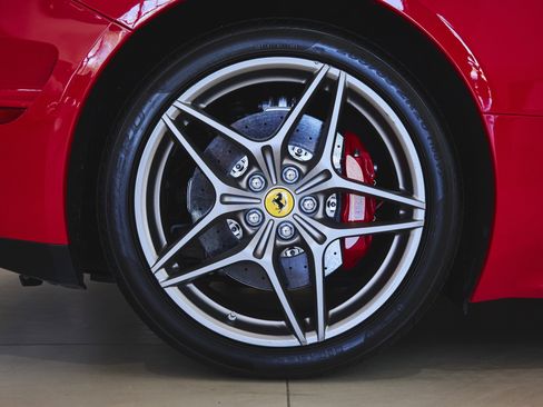 Used 2017 Ferrari California T image 51