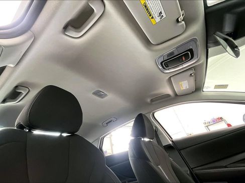 Certified 2021 Hyundai Elantra SEL FWD image 17
