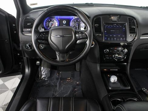 Used 2022 Chrysler 300 S image 11