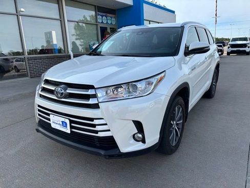 Used 2017 Toyota Highlander XLE w/ Protection Package #3 AWD/4WD image 1