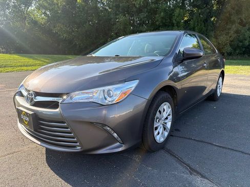 Used 2015 Toyota Camry LE FWD image 3