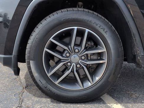 Used 2018 Jeep Grand Cherokee Limited image 14