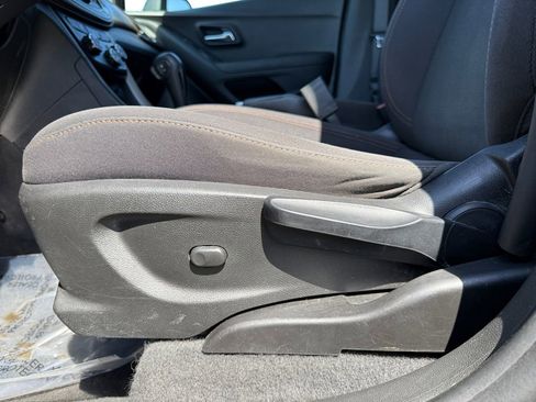 Used 2019 Chevrolet Trax LS w/ LPO, Protection Package FWD image 9