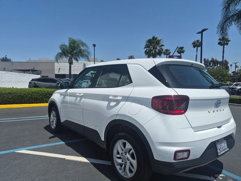 Used 2026 Hyundai Venue SE FWD image 6