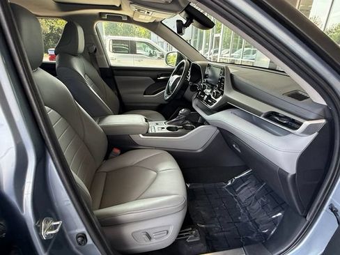 Used 2020 Toyota Highlander XLE FWD image 20