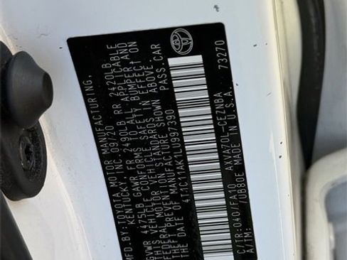 Used 2020 Toyota Camry LE image 10