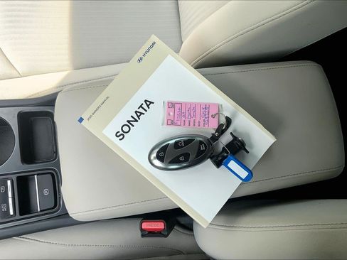 Used 2025 Hyundai Sonata SE FWD image 12