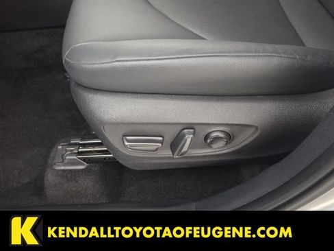 Used 2025 Toyota Grand Highlander AWD image 17