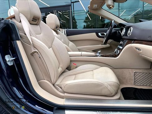 Used 2014 Mercedes-Benz SL 550 image 8