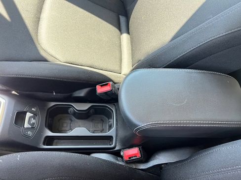 Used 2023 Jeep Renegade Latitude AWD/4WD image 29