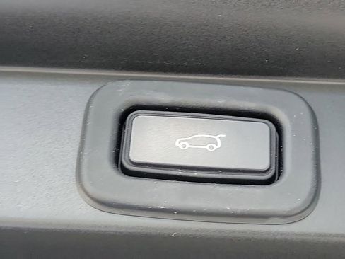 Used 2023 Land Rover Range Rover SE image 12