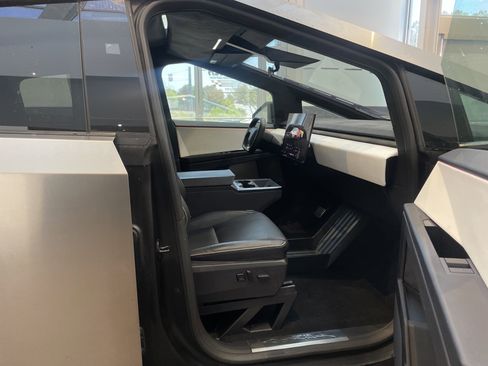 Used 2024 Tesla Cybertruck Cyberbeast AWD/4WD image 38