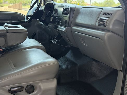 Used 2006 Ford F450 2WD Regular Cab Super Duty image 8