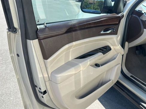 Used 2016 Cadillac SRX Luxury w/ Driver Awareness Package FWD image 18