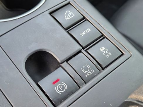 Used 2023 Toyota Highlander XSE AWD/4WD image 19
