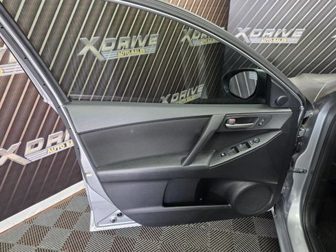 Used 2013 MAZDA MAZDA3 i Touring image 16