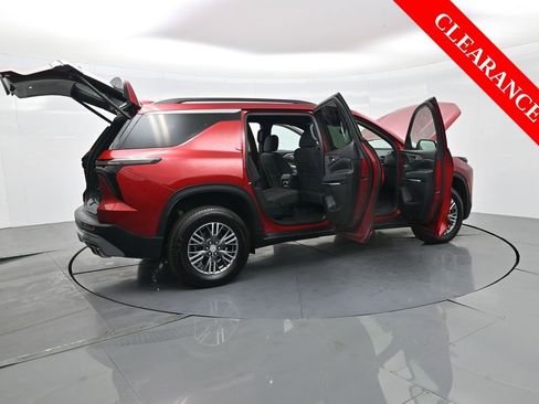 Used 2025 Chevrolet Traverse LT w/ Driver Confidence Package image 40