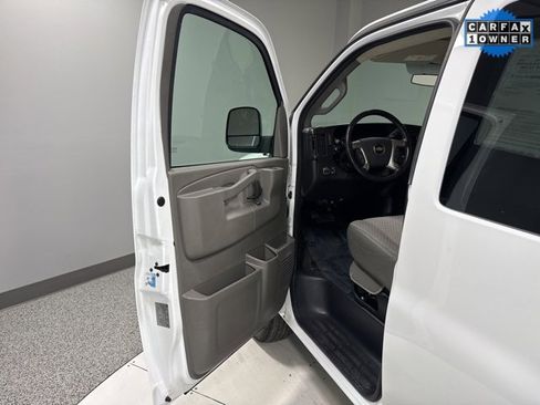 Used 2016 Chevrolet Express 2500 LS image 3