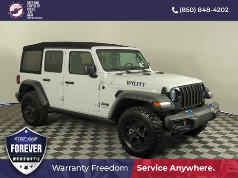 Used 2023 Jeep Wrangler Unlimited w/ Cold Weather Group AWD/4WD image 8