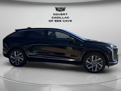 New 2026 Cadillac Optiq Luxury 1 image 11