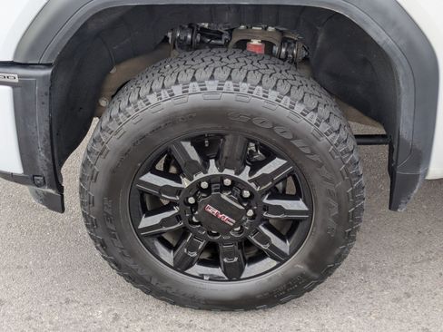 Used 2025 GMC Sierra 2500 AT4 image 14