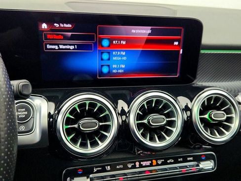 Used 2022 Mercedes-Benz GLB 250 image 18