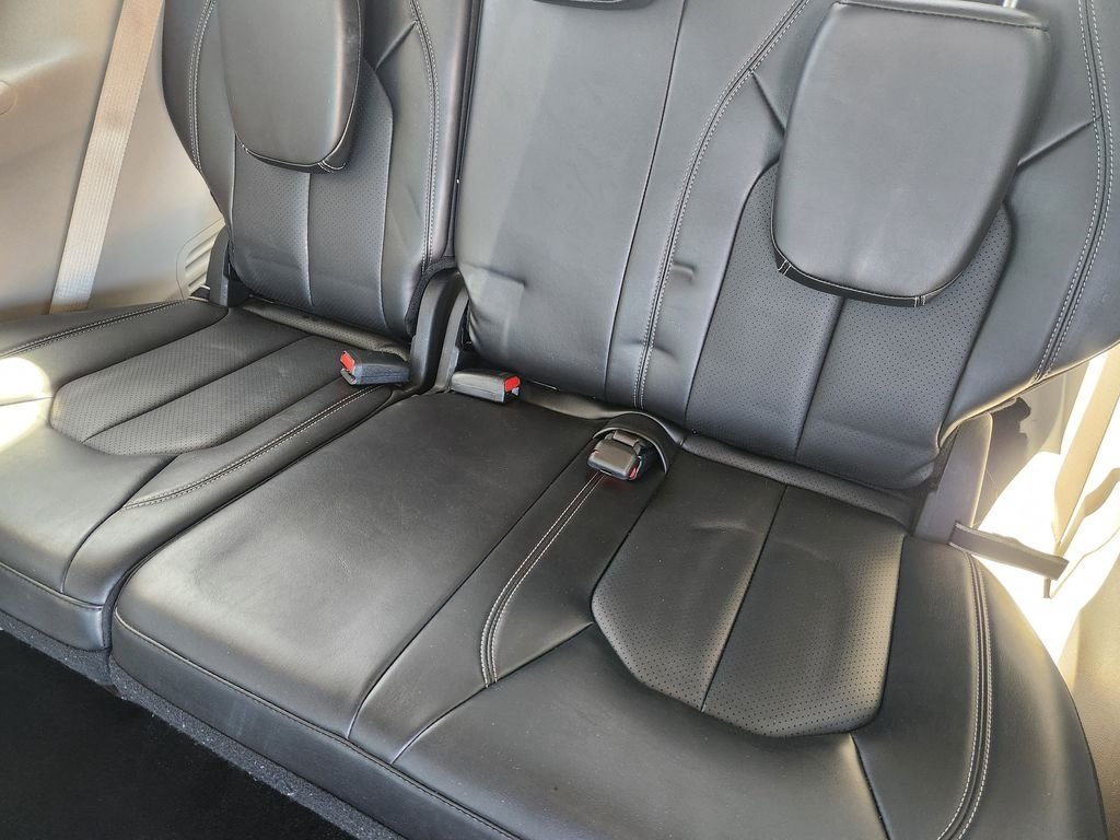 Used 2024 Chrysler Pacifica Touring-L FWD image 31