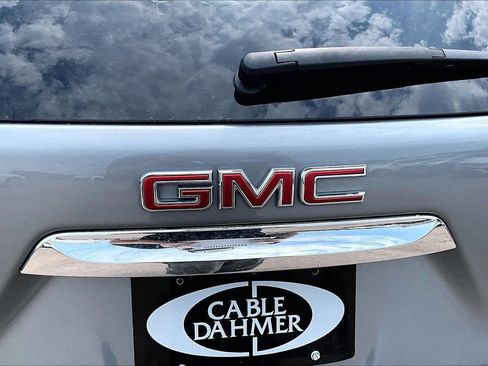 Used 2024 GMC Terrain SLE AWD/4WD image 31