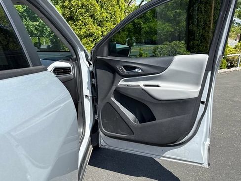 Used 2020 Chevrolet Equinox LS w/ LS Convenience Package FWD image 19