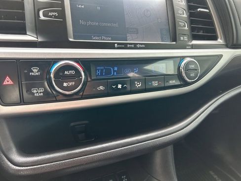 Used 2018 Toyota Highlander SE image 32