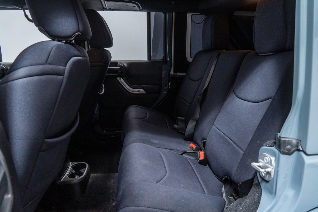 Used 2015 Jeep Wrangler Unlimited Rubicon AWD/4WD image 27
