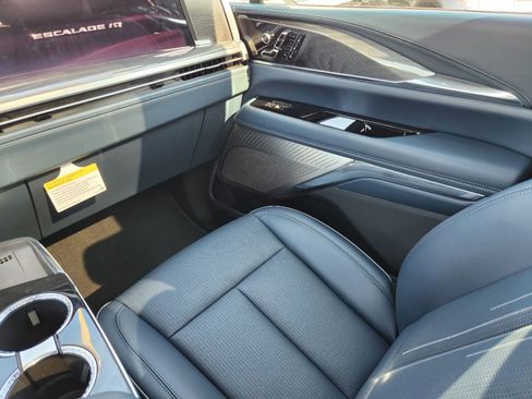 New 2025 Cadillac Escalade IQ Sport 2 AWD/4WD image 17