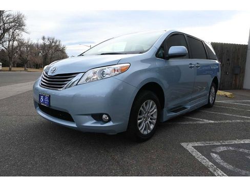Used 2015 Toyota Sienna image 10