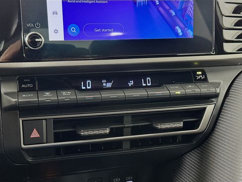 Used 2025 Toyota Camry SE FWD image 23
