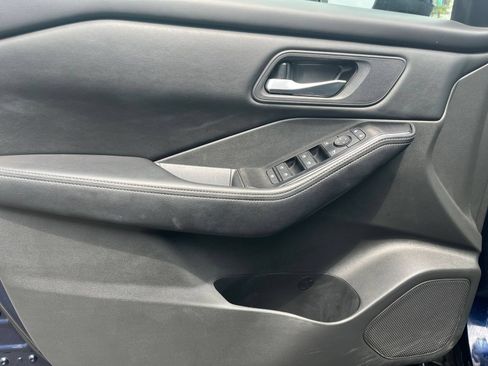Used 2025 Nissan Rogue SV AWD/4WD image 18