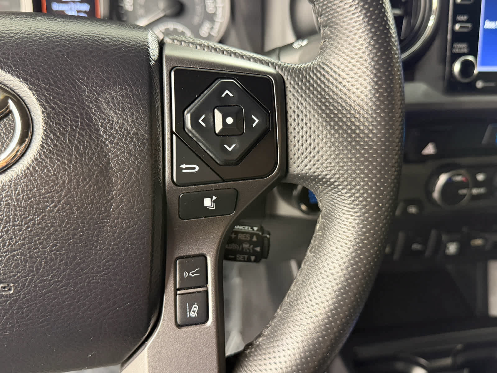 Used 2022 Toyota Tacoma TRD Off-Road w/ Technology Package RWD image 25