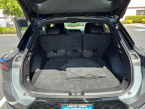 Used 2024 Chevrolet Equinox EV RS FWD image 39