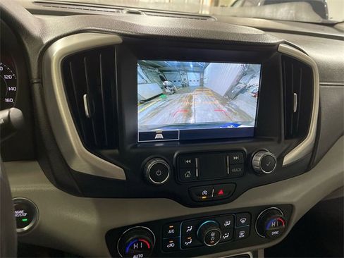 Used 2022 GMC Terrain SLT image 17