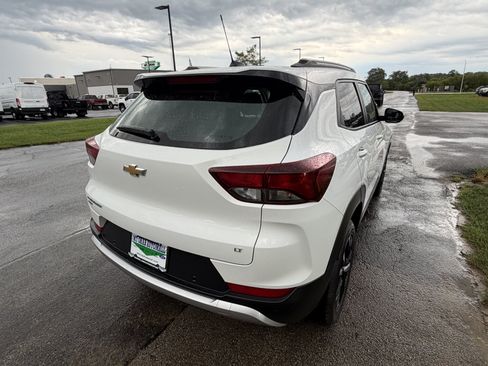 Used 2022 Chevrolet TrailBlazer LT w/ Convenience Package AWD/4WD image 3