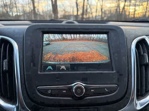 Used 2018 Chevrolet Equinox LT image 27